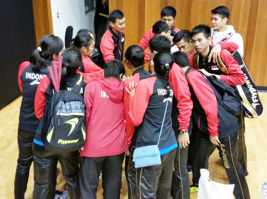 Suhandinata Cup - Day 4 - Indonesia team huddle