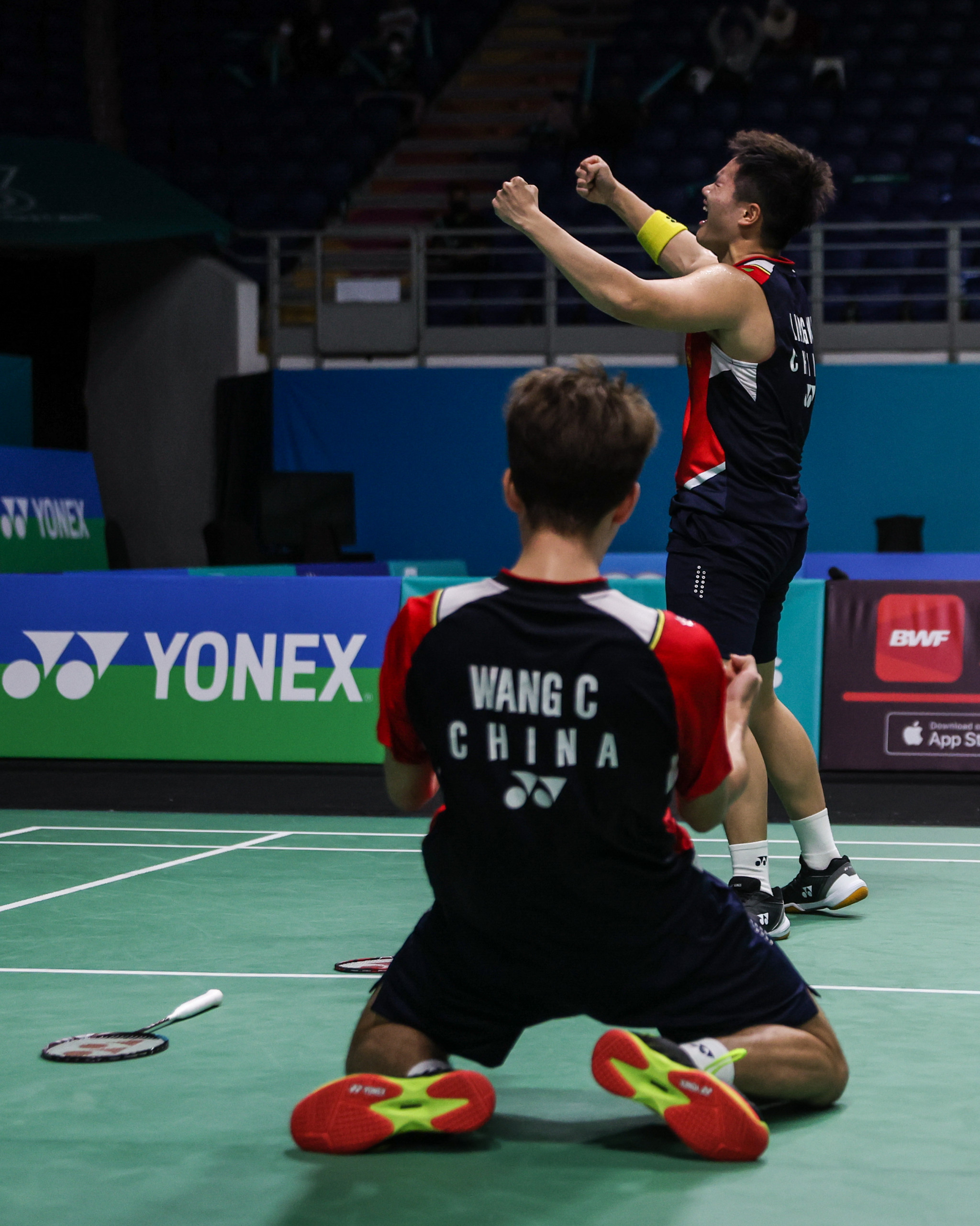Chinese pair celebrating their quarterfinal spot